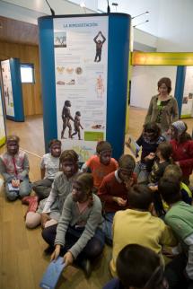 El Ayuntamiento de Soria inaugura la exposición "La Evolución Humana" en colaboración con editorial Everest