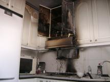 El incendio de una cocina provoca quemaduras a la propietaria de la vivienda