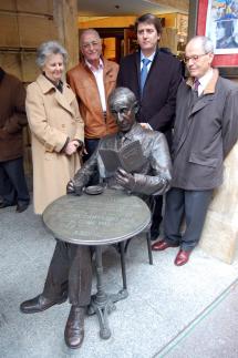 El Ayuntamiento de Soria instala una estatua homenaje al poeta Gerardo Diego