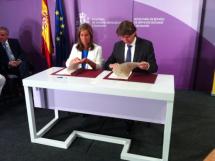 La ministra Ana Mato y el alcalde Carlos Martínez han rubricado esta mañana el convenio para fomentar el empleo femenino