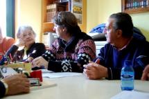 Carlos Martínez se reúne con la Asociación de Vecinos de La Barriada con el bosque infantil y los presupuestos sobre la mesa