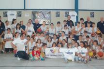 Aitana visita el Campus Internacional de Baloncesto de Soria para animar a todos a seguir recogiendo tapones para la ONG