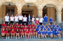 Carlos Martínez recibe a las selecciones promesas de balonmano femenino de España y Finlandia