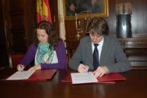 Ayuntamiento y FAPA firman un convenio para la cesión de espacios para el programa ‘Vacaciones en el cole’