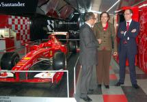 Apertura de la exposición con el monoplaza de Ferrari.