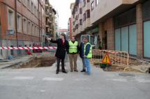 La obra de la calle Medinaceli concluirá en mayo y permite incluir contenedores soterrados con el traslado de los de la plaza San Clemente