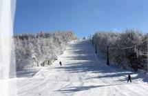 El Ayuntamiento inicia la campaña de nieve en Santa Inés con más de 250 escolares participantes