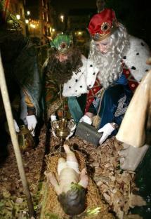 Más de 200 personajes y nueve carrozas participan en el desfile de la Cabalgata de Reyes