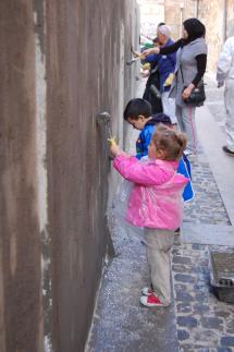 Imagen de los niños que participaron en el voluntariado de la AA VV San Pedro.